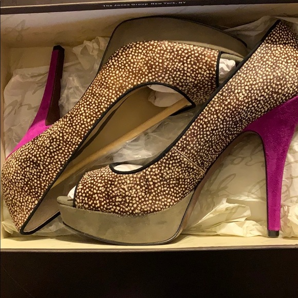 Shoes - Picture 6 of 6